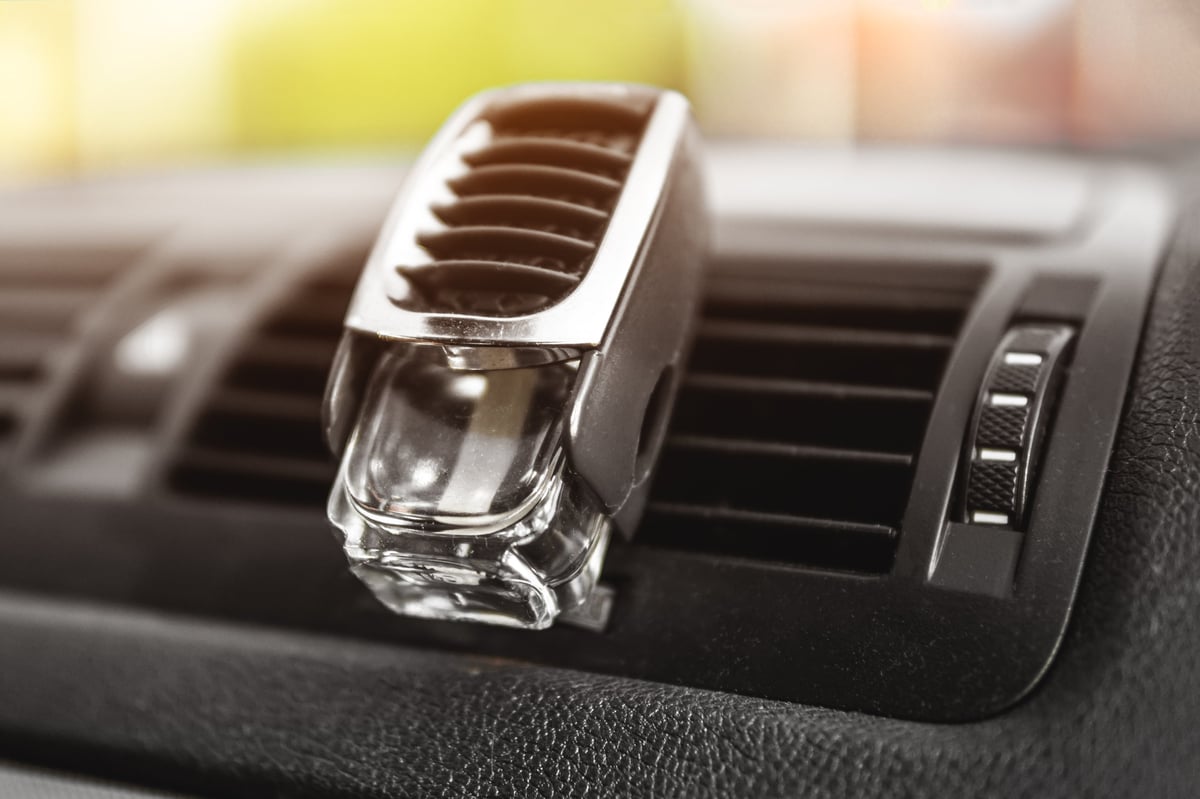 Fragrant air freshener for the car ventilation deflectors